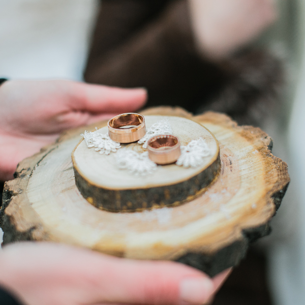 podnos-na-snubni-prsteny